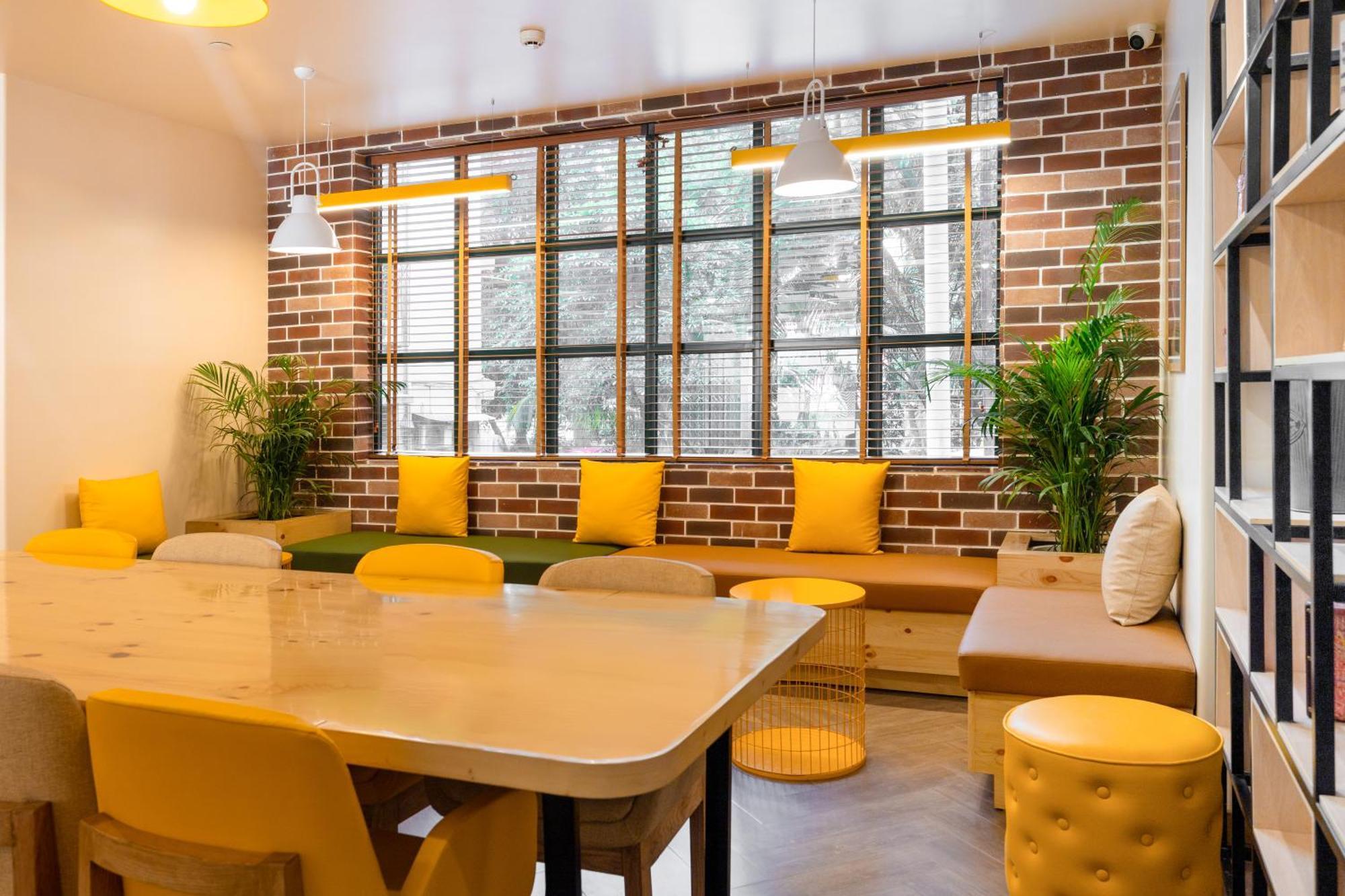 Bloom Hub L Weh Andheri — Photos 1